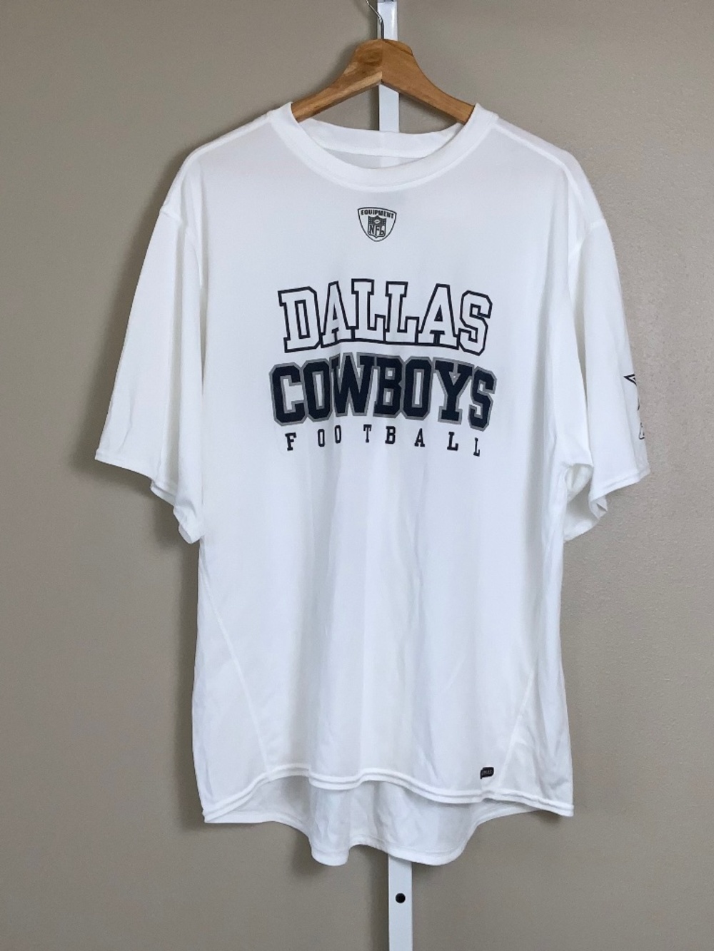 Reebok Dallas Cowboys NFL Equipment Athletic Short Sleeve Shirt NWOT